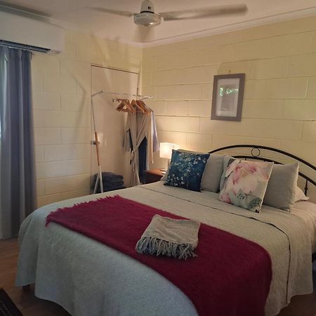 J & Ella'S Holiday House - 1 Bedroom, 1 Bathroom Home Cooktown Exteriör bild