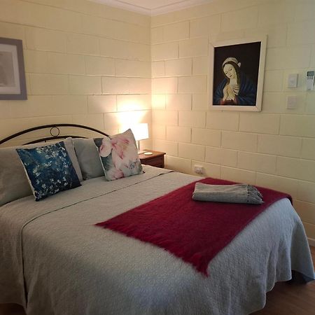 J & Ella'S Holiday House - 1 Bedroom, 1 Bathroom Home Cooktown Exteriör bild