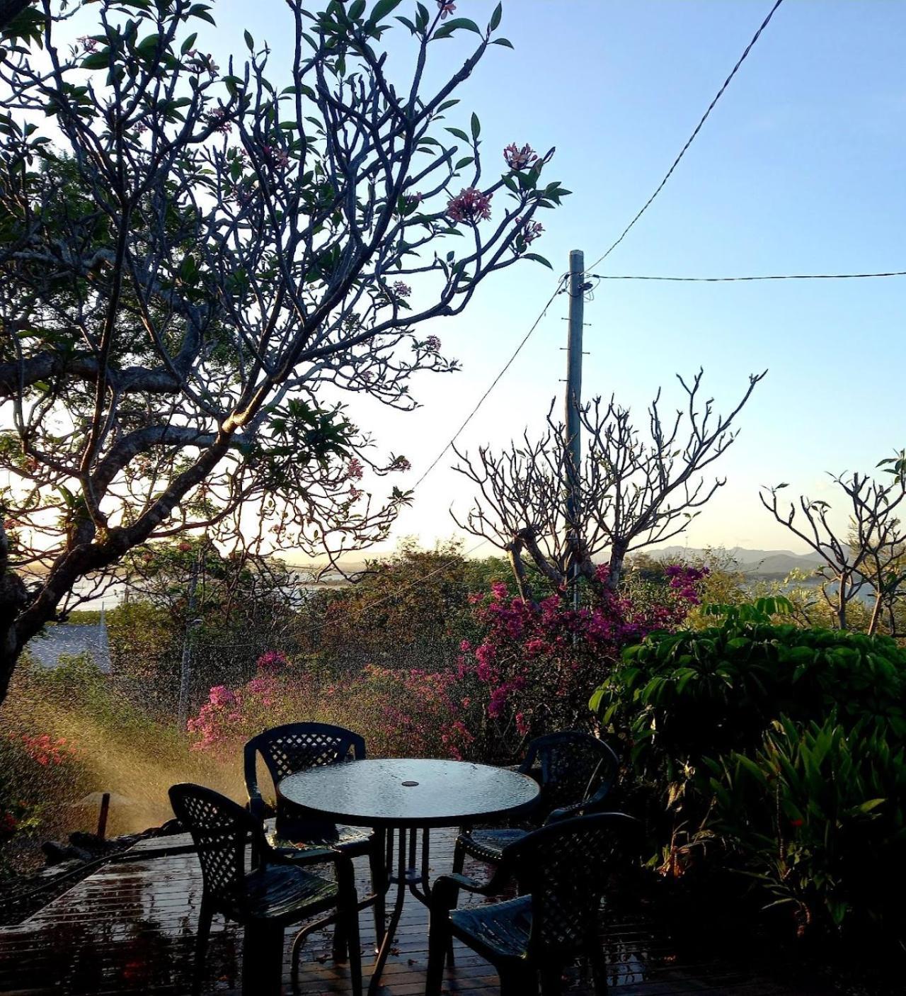 J & Ella'S Holiday House - 1 Bedroom, 1 Bathroom Home Cooktown Exteriör bild