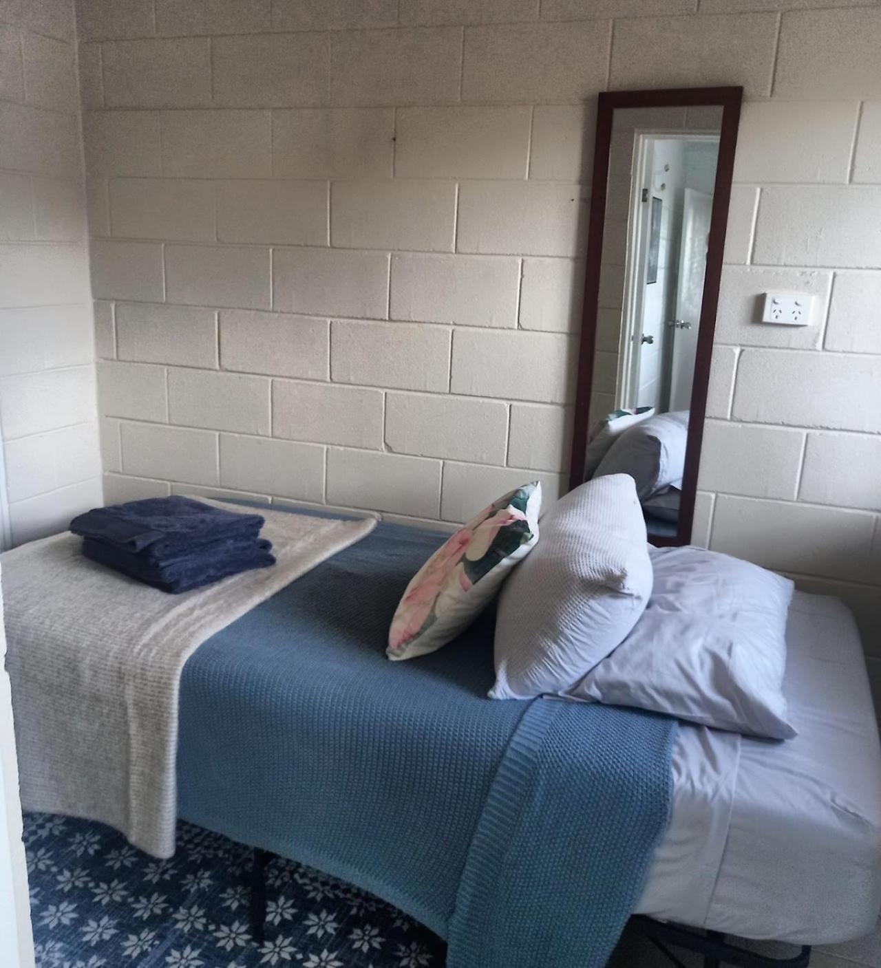 J & Ella'S Holiday House - 1 Bedroom, 1 Bathroom Home Cooktown Exteriör bild