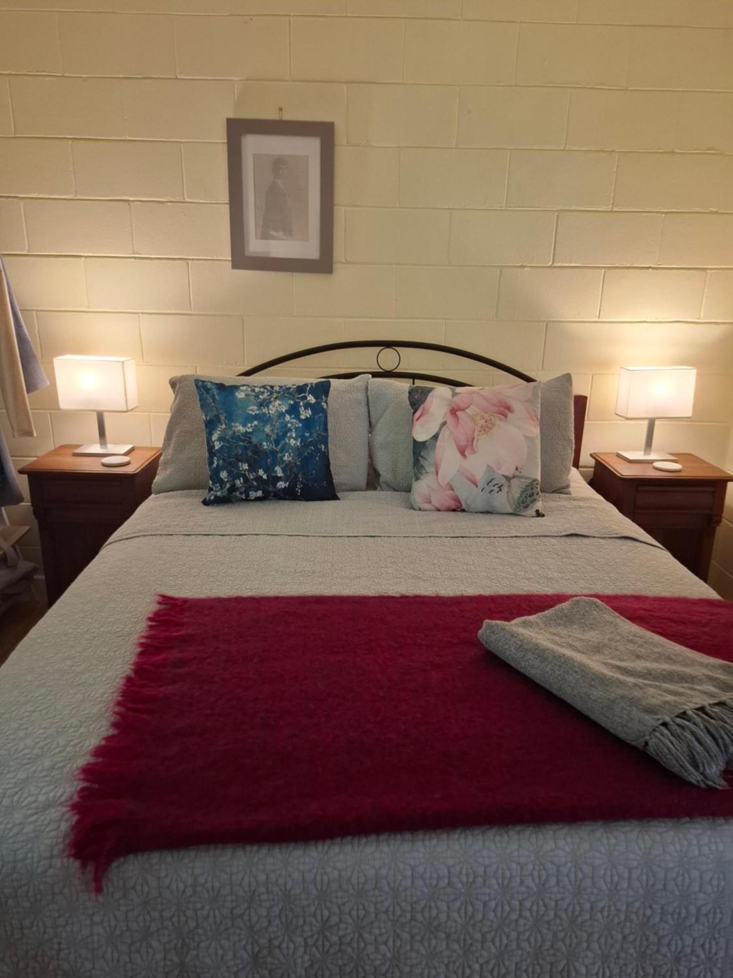 J & Ella'S Holiday House - 1 Bedroom, 1 Bathroom Home Cooktown Exteriör bild