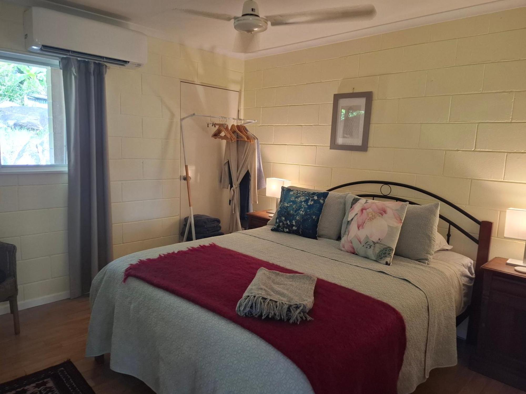 J & Ella'S Holiday House - 1 Bedroom, 1 Bathroom Home Cooktown Exteriör bild