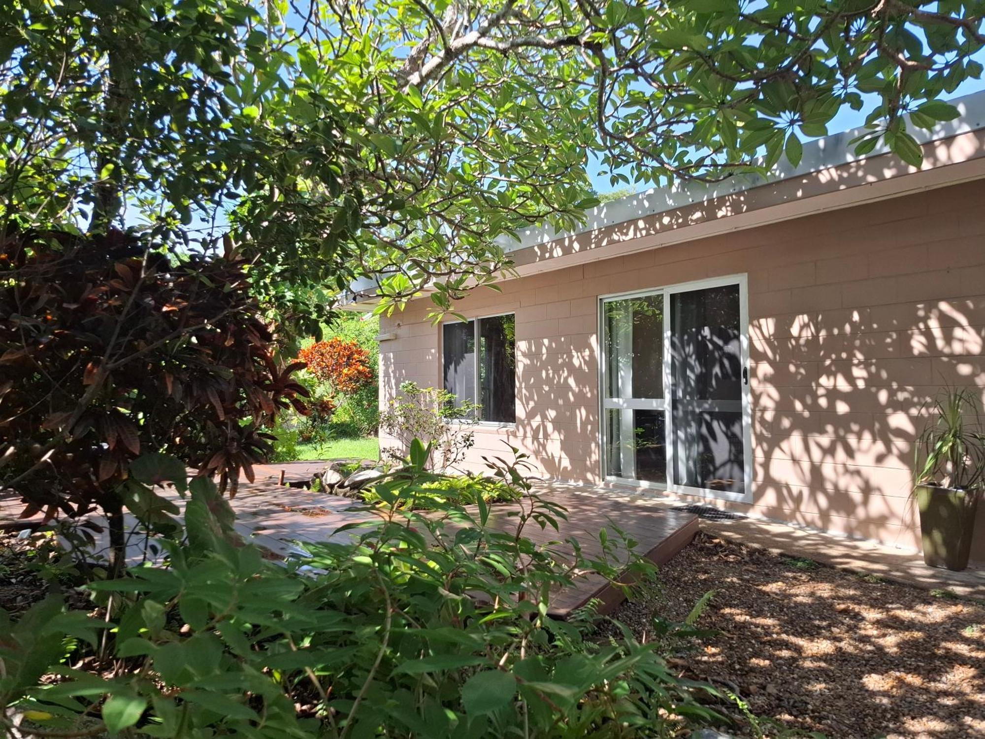 J & Ella'S Holiday House - 1 Bedroom, 1 Bathroom Home Cooktown Exteriör bild