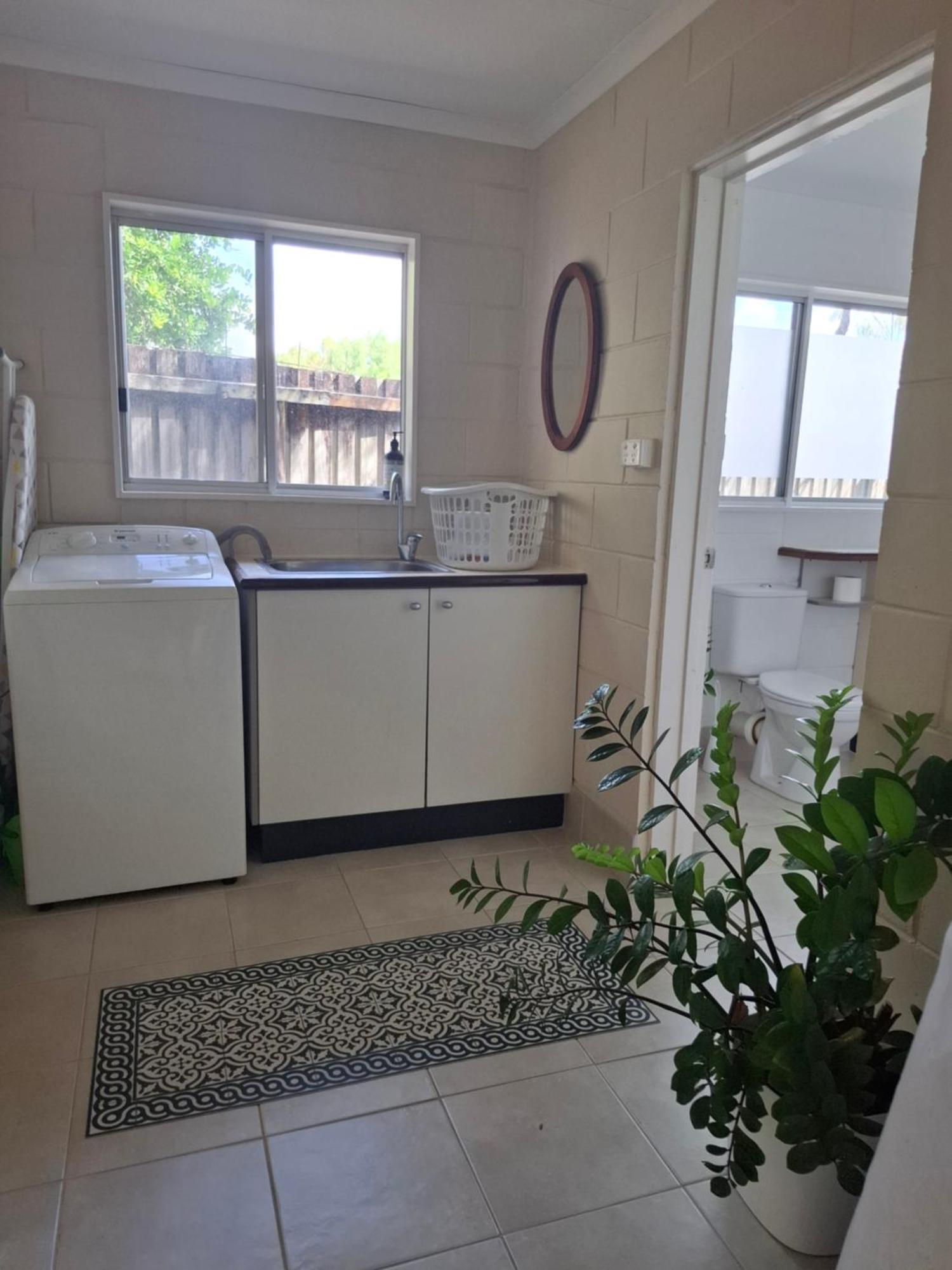 J & Ella'S Holiday House - 1 Bedroom, 1 Bathroom Home Cooktown Exteriör bild